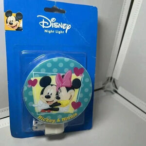 Disney Mickey Mouse And Minnie Mouse Hearts Nightlight New In Package 120V Light